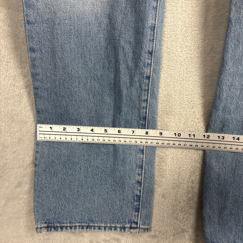 Levis 501‎ Original Fit Mens Light Wash Blue Straight Leg Button Fly Jeans 38x32 - Picture 4 of 11